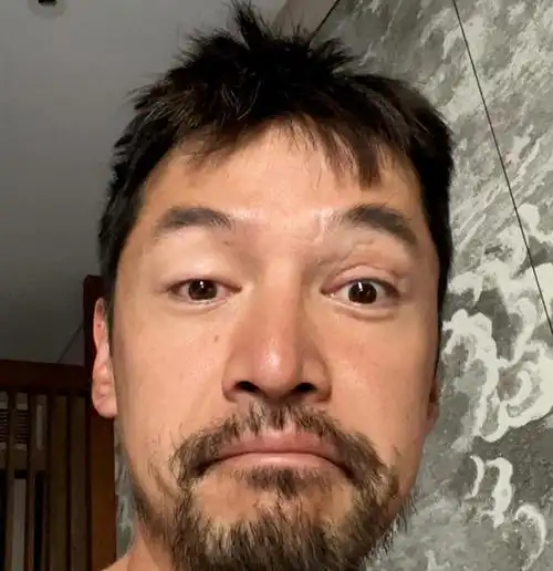 留胡子堪比"整容"!这11位男星气质大变,有人变丑,有人成极品