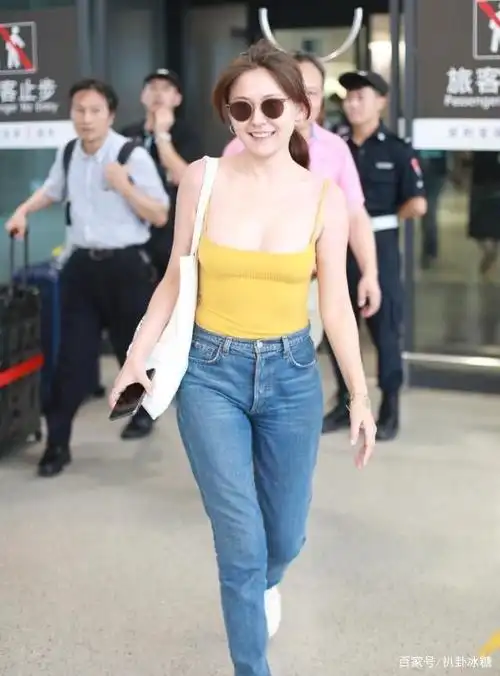 甄嬛传热依扎又火了一回穿背心真空上阵造型惹热议