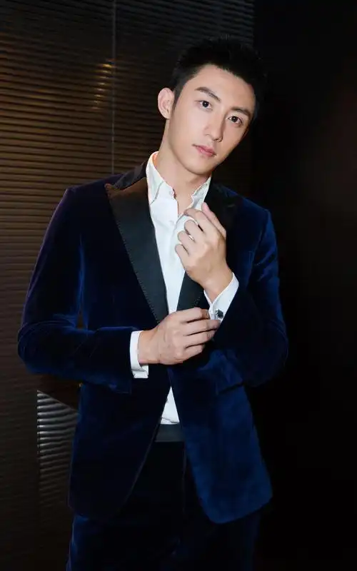 黄景瑜中文名:黄景瑜/英文名:jingyu huang/别名:鲸鱼/国籍:中国/星座