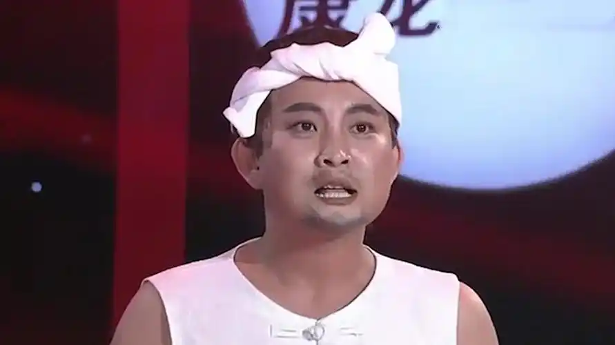 贾玲模仿阿宝唱歌神似,谢娜:你在用生命唱歌?贾玲爆笑模仿合集 - 影音