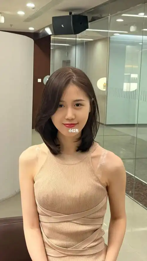 简单减龄气质轻熟的锁骨发夏日通勤发型