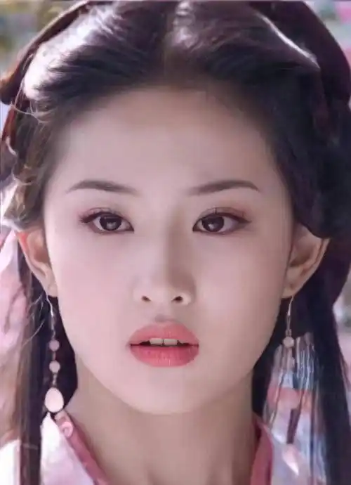 看了董宇辉的故事,我喜欢上了女明星刘亦菲.害羞又沉默,年轻又年轻.