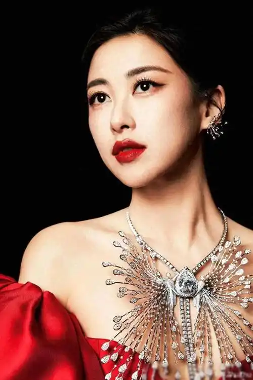 "迷倒"法拉利太子的朱珠,到底有什么魅力?看完私生活照,懂了