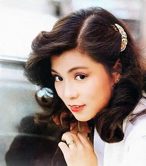 "俏黄蓉"翁美玲,因为一句话,拿下金庸笔下第一女主角_射雕英雄传_父亲