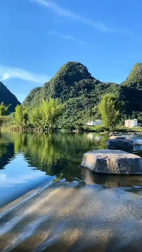 遇山芗舍:夏天的桂林山水带着蓝天白云,画中行走,美呆了