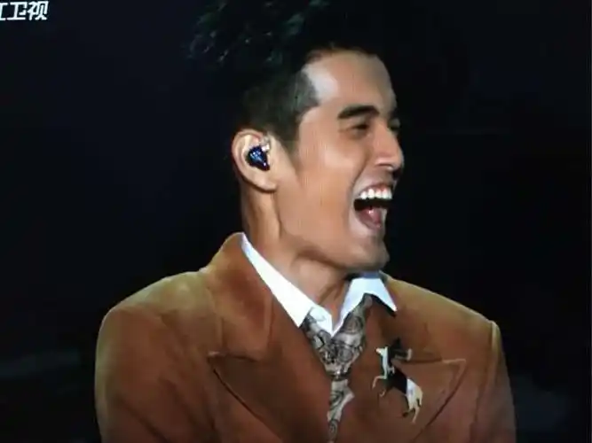 《中国新歌声》决战之夜,81位评委如何投出了45:47票?