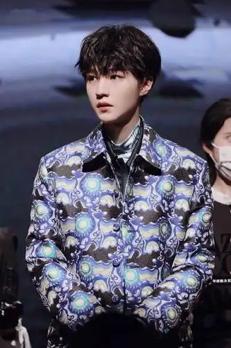 昨日,王俊凯出席时尚芭莎年度派对,身穿dior men 2021早秋系列男装,将