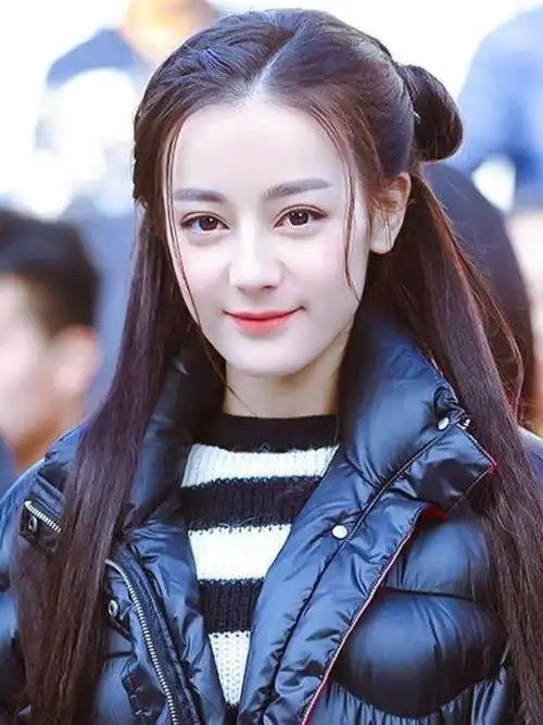 单眼皮的女明星有,但是塌鼻梁的女明星很少见.