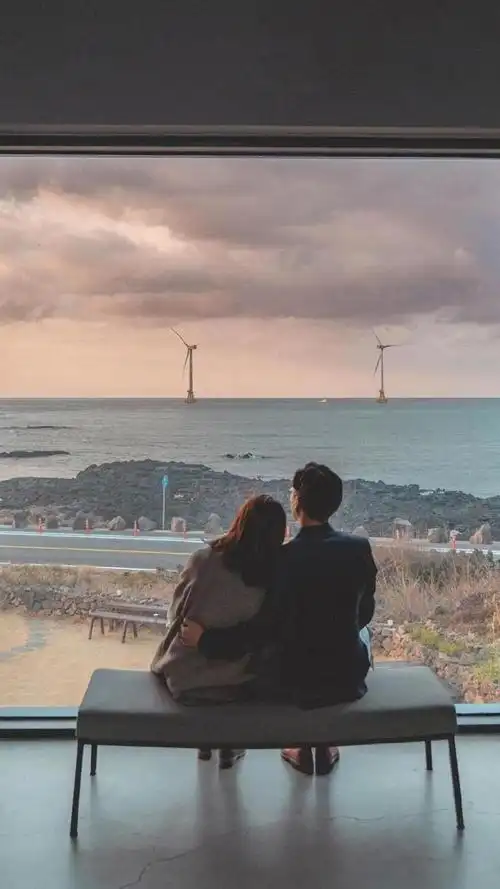 浪漫甜蜜情侣恩爱插画