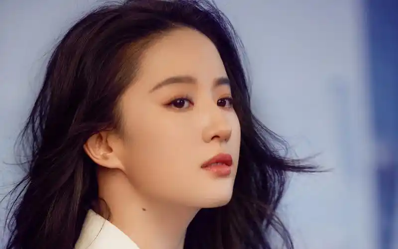 刘亦菲白色西装壁纸(4/8)