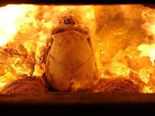 人的尸体是怎样被火化的?