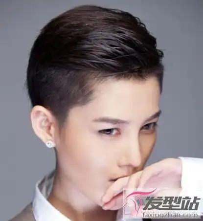 女生背头短发发型干练洒脱比男生还帅三分