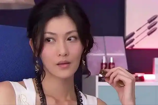 李彩桦现身广西街头商演,出场费被爆48万,网友:怎么混成这样