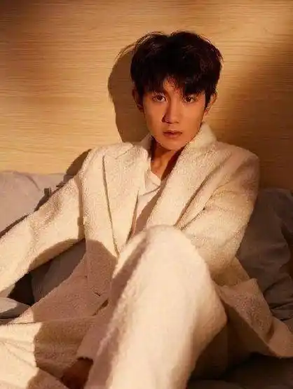 王源首度解释抽烟事件,也袒露自己的恋爱观!_事情_王俊凯_成长