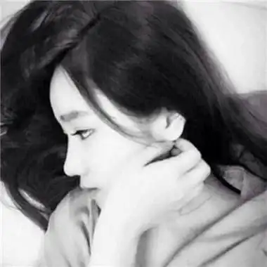 黑白伤感女生头像侧面女生伤感安静低头头像