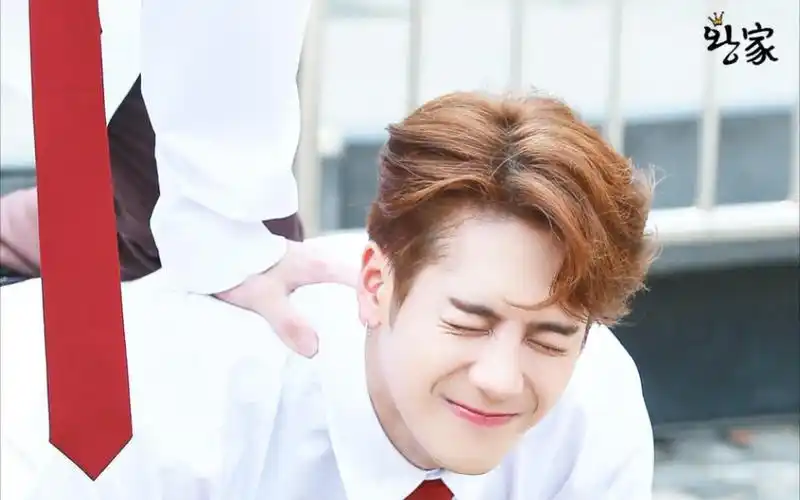 王嘉尔这笑容治愈到我了要一直开心的笑