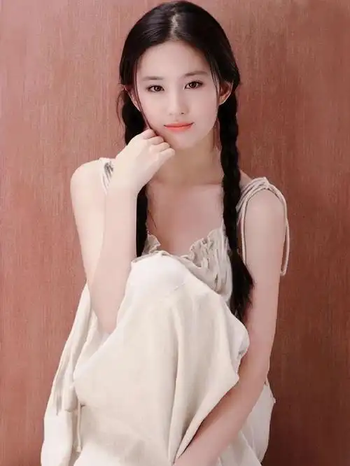 刘亦菲早期双麻花辫清纯写真这算清纯天花板了吧