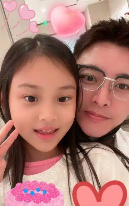 贾乃亮甜馨同框被拍!