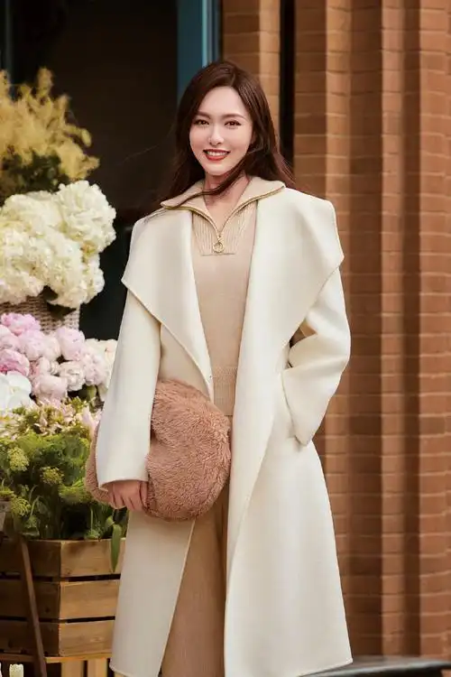 唐嫣喝咖啡随拍