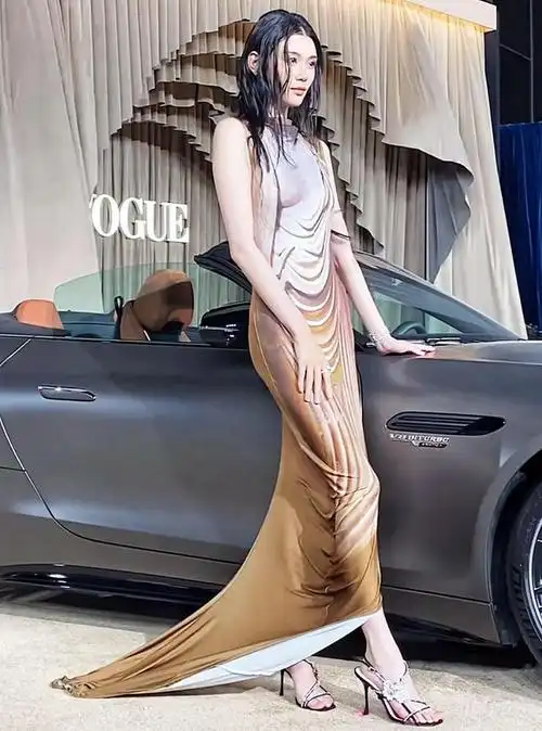 名模奚梦瑶参加盛会身材曼妙薄礼服吸睛网友不像是生过2娃