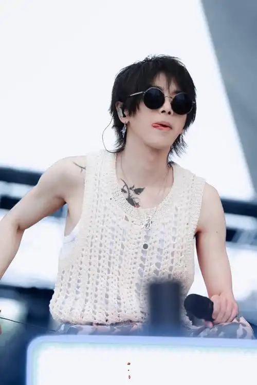 华晨宇超话西施节吃小甜团子(但有肌肉版#2023华晨宇火星演唱会