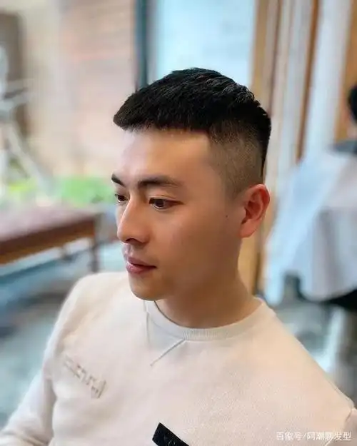 夏季还在剪原来的发型?2020年20款热门男生发型参考!