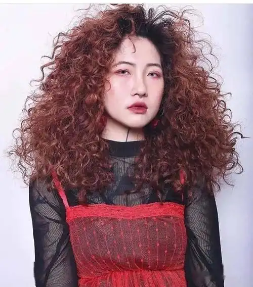 春节前发型别乱烫烫发就选全头烫