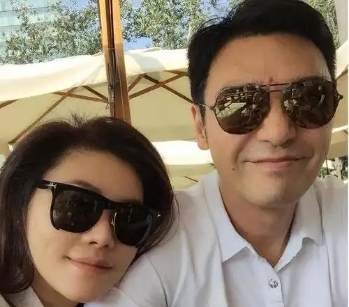 钟镇涛,章小蕙如今两人身价又上亿:传奇遇到传奇,却成为败笔