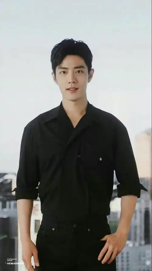 x玖少年团肖战daytoy七夕发布祝福视频视频里的肖战身穿黑色衬衫