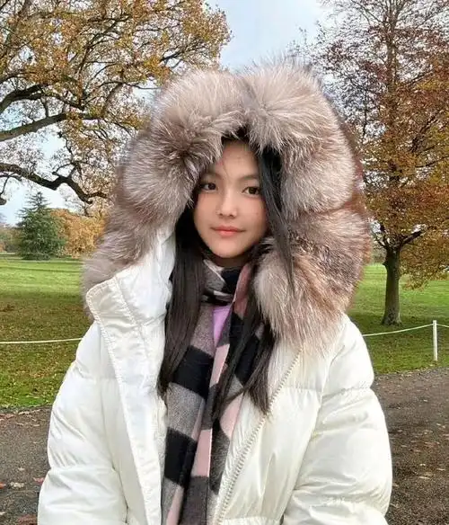 王诗龄最新自拍引网友争议,路人评价:越长越好看了