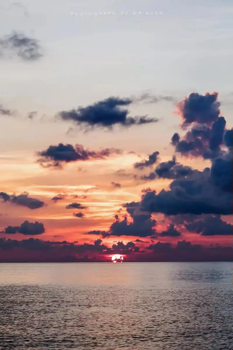 落日归山海#大海 #海 #落日黄昏#夕阳 #海边美景 #摄影 - 抖音