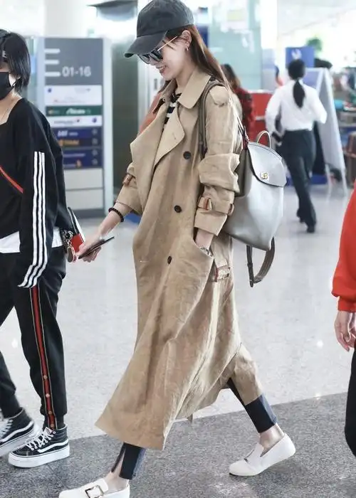 唐嫣风衣墨镜机场时尚街拍写真图片