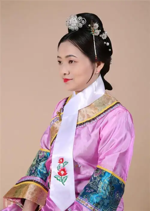 完本文节选至舞青丝 古装影视发型完全学习教程作者:镜子爱读|www.