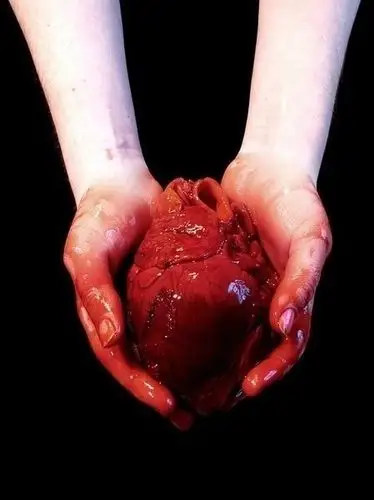 谁能帮我p下这张图片 加几个字 最好恐怖点.