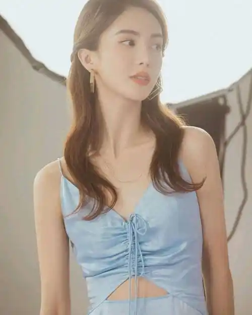 金晨自曝隐形贴掉舞台上,遭遇沈腾,马丽调侃,这也太搞爆笑_性格_口碑