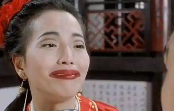 还记得石榴姐《唐伯虎点秋香》吗?自称年轻时是学妹,看了照片才信!