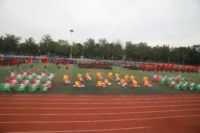 9月24日上午,鲁南技师学院举行2022年秋季开学典礼,学院领导相启荣