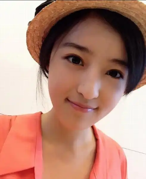 在沙桐,袁文栋等台内播音员,主持人的指导下,深入参与2012年伦敦奥运