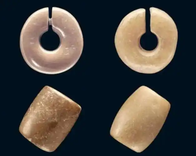 河姆渡文化的玉器特点