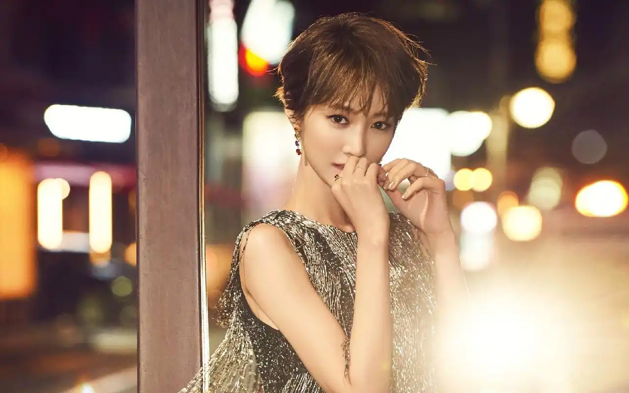 短发女王高俊熙时尚唯美街拍图片桌面壁纸_日韩明星_壁纸下载_美桌网