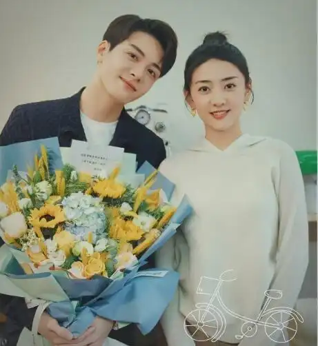 曾舜晞梁洁二搭新剧杀青我可能遇到了救星发布剧照两人配一脸