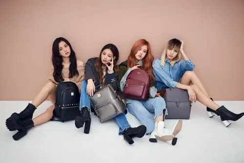 防弹少年团blackpink少女时代等 爱豆坐姿大集合【组图
