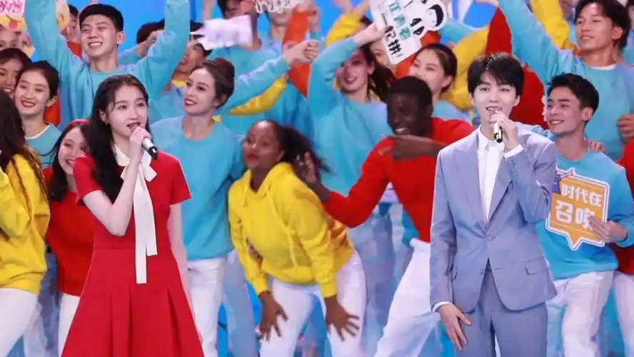 央视五四晚会##关晓彤王俊凯合唱燃烧的雪花##奋斗吧青春