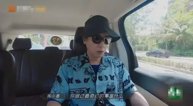 陈小春气场强大,休闲搭配依然很帅气,不愧是不老男星|皮衣|发型|衬衫
