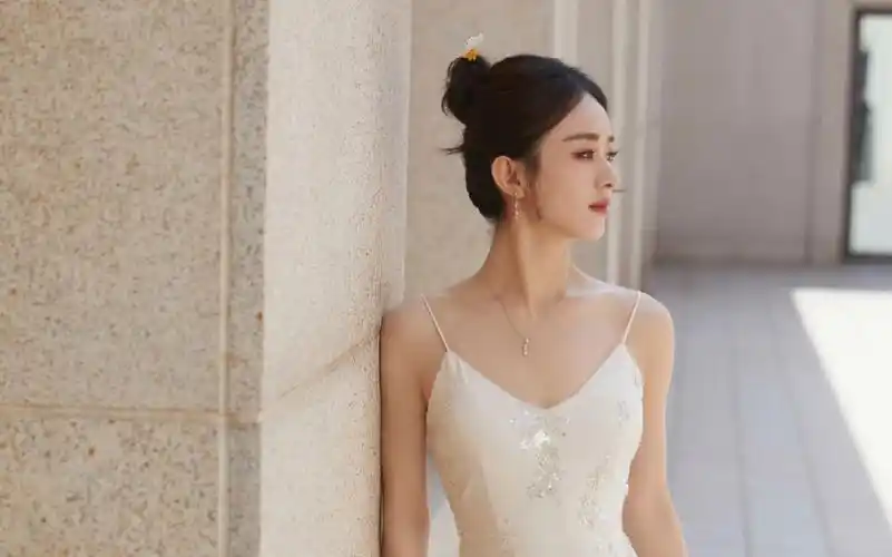 赵丽颖天津活动人气爆棚,又见赵满楼