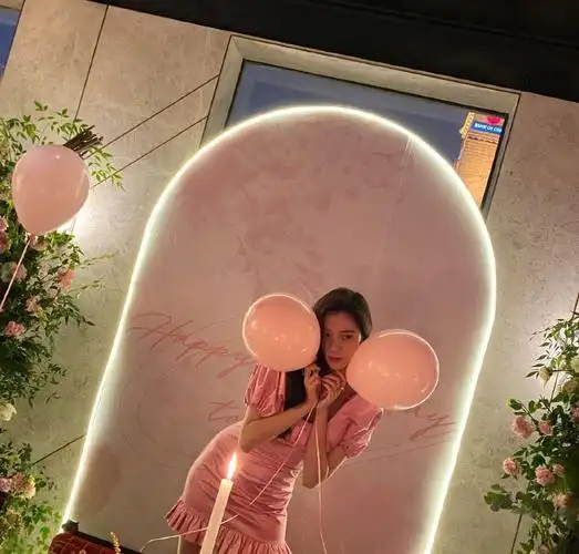 宋妍霏生日派对粉裙梦幻甜美美照图片615