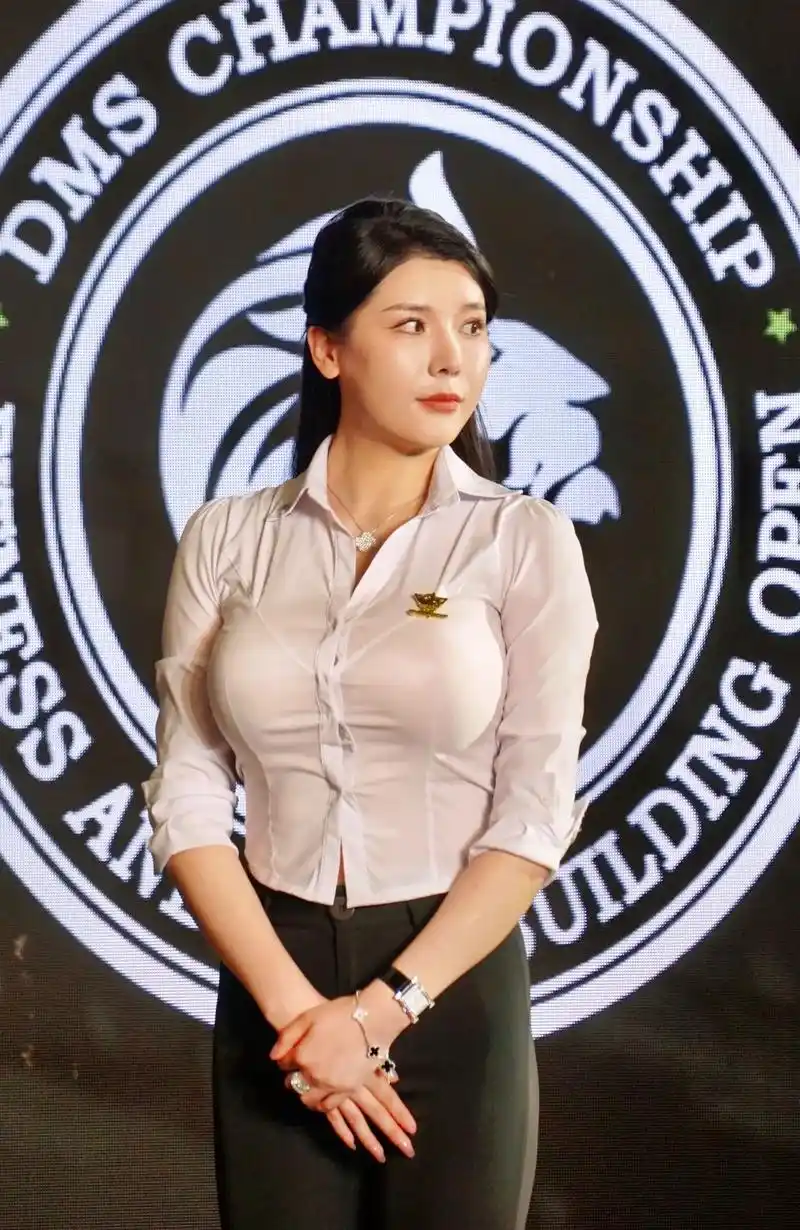 "太阳女神"刘太阳裁判美图欣赏…2023年6月24日,"太阳 - 抖音