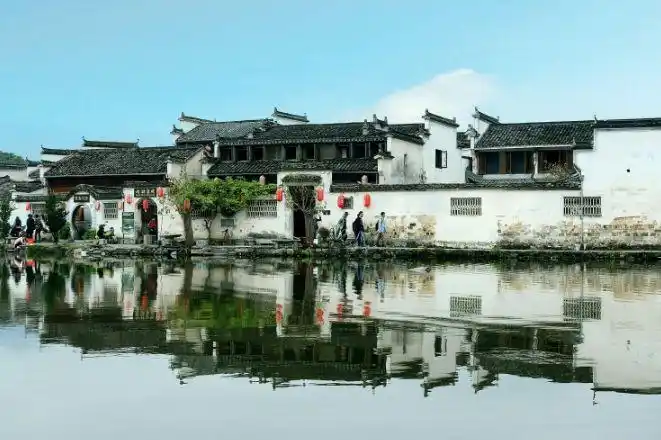 鲁迅先生在哪一篇散文中专门描述了滩头年画《老鼠娶亲》?