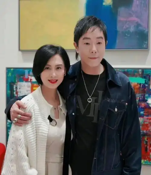 黄贯中画展惊艳亮相女儿黄莺成焦点明星后代的成长之路