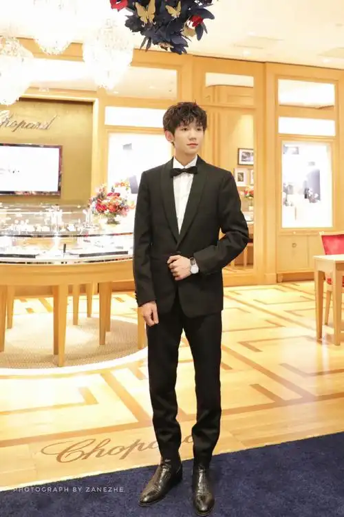 2019年7月25日在西安skp参加萧邦活动的小源#王源粉丝育苗专用##王源